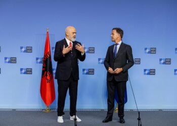 Pashalimani kthehet në resort, Rama i ofron NATO-s Porto Romanon