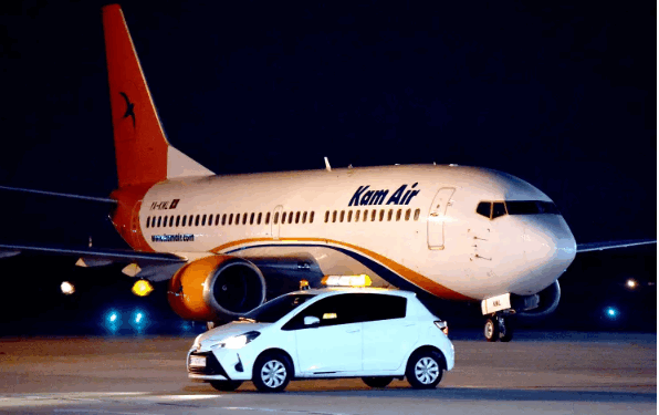 U fsheh te rrotat e avionit, udhëtimi i frikshëm i 13 vjeçarit nga Kabuli drejt Indisë