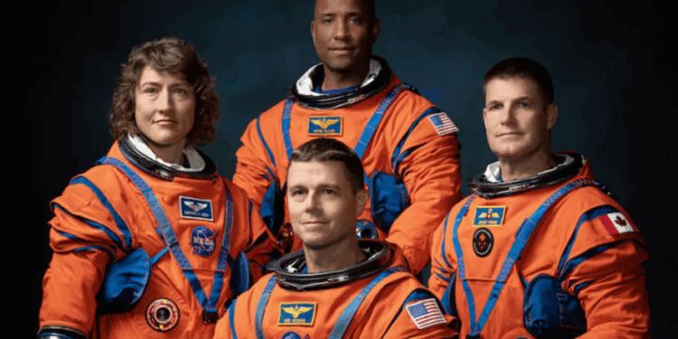 NASA rikthen njeriun në Hënë pas 50 vitesh, katër astronautë gati për misionin historik