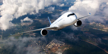 Numri i pasagjerëve do të trefishohet deri në 2050, industria e aviacionit civil përballë sfidave të mëdha