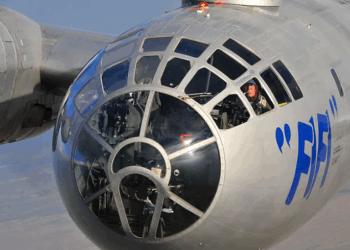 Avionët e fundit B-29 që fluturojnë ende, legjendat e qiellit sfidojnë kohën