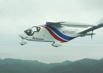 Avioni i rrallë elektrik kalon testin e fluturimit të parë