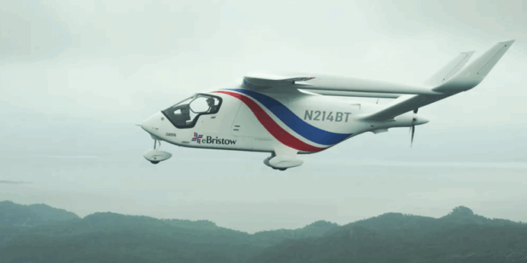 Avioni i rrallë elektrik kalon testin e fluturimit të parë