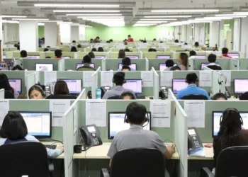 Pasojat e punës në Call center, 60% e të rinjve shfaqin probleme me shtyllën kurizore