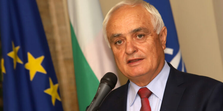 Ministri bullgar i Mbrojtjes: Vlerësojmë kontributin e Shqipërisë në NATO