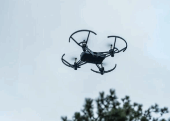 “Muri me dronë”, si po tenton Europa të mbrojë qiellin nga kërcënimi rus