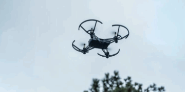 “Muri me dronë”, si po tenton Europa të mbrojë qiellin nga kërcënimi rus