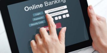 Shqipëria ende larg standardeve europiane për përdorimin e shërbimeve bankare online