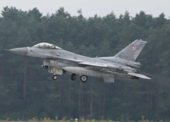 Polonia mbyll hapësirën ajrore, NATO rrit praninë në Baltik