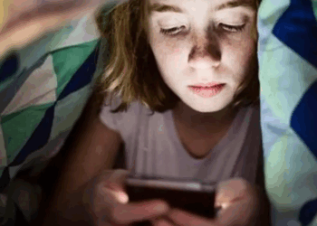 Inteligjenca artificiale po ndikon negativisht te fëmijët, gjigantët e teknologjisë nën hetim