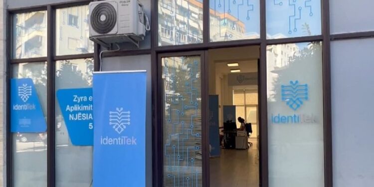 Dolën nga xhepat e shqiptarëve, Identitek fitoi 17 milionë euro vitin e kaluar nga çmimet e kripura të pasaportave