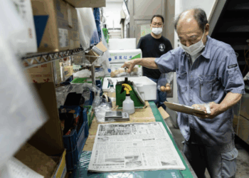 Popullsia e plakur, a po i zëvendëson Japonia punëtorët me robotë?