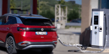 Shqiptarët po përdorin më shumë makina elektrike, por mungon infrastruktura