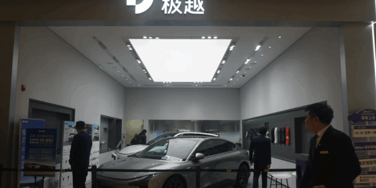 Nga liderë globalë në viktima të tregut, si po “fundosen” markat kineze të makinave elektrike