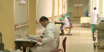 OBSH thotë se Shqipëria po boshatiset nga mjekët: Çdo vit ikën një brez i diplomuar