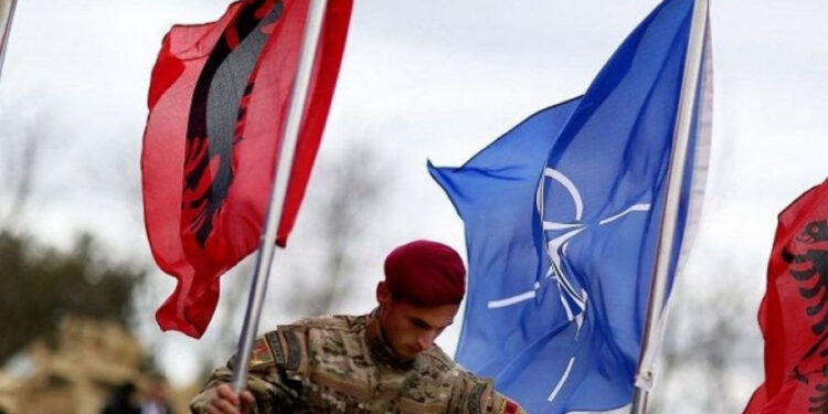 SONDAZHI/ Shqiptarët të shqetësuar për mundësinë e ndonjë lufte, por mbështesin masivisht NATO-n