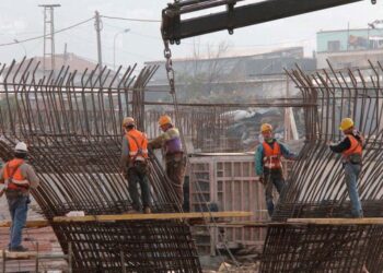 Tkurren industria dhe sektori i energjisë, ekonominë e mban ndërtimi