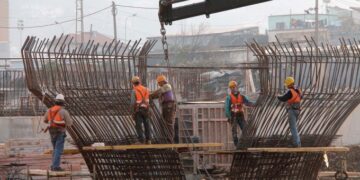 Tkurren industria dhe sektori i energjisë, ekonominë e mban ndërtimi