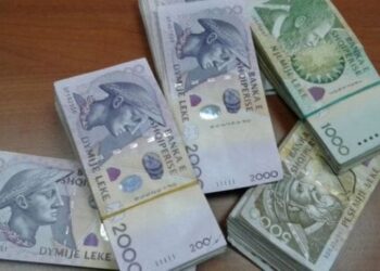 Si i ruajnë paratë shqiptarët? BSH: Rritje rekord e depozitave 1-mujore