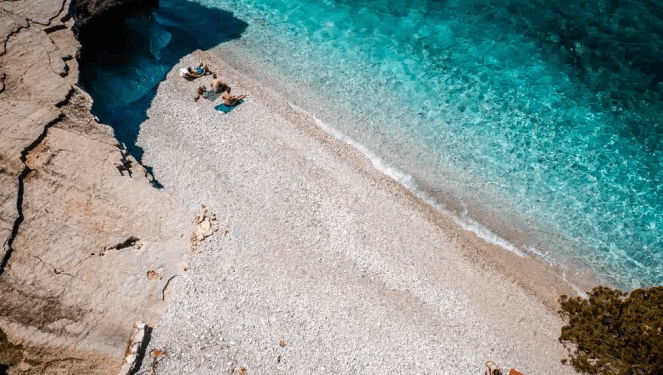 “Wom Travel”: Shqipëria me plazhet fantastike, çmimet nuk rëndojnë xhepin