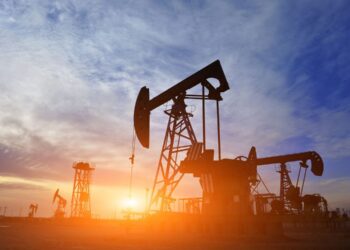 Prodhimi industrial, bie nafta dhe metalet, rritje në ushqime dhe pije