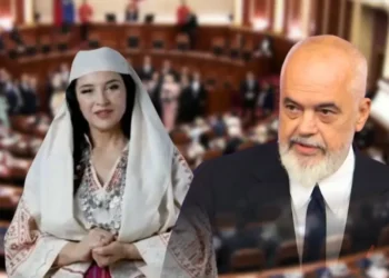 Presidenti Begaj dekreton Kryeministrin dhe ministrat, “Diellën” e mban Rama