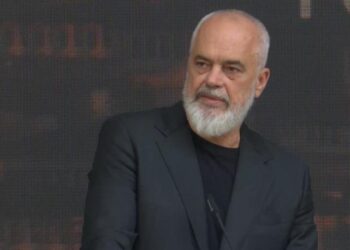 “Plazh i dhunuar në duart e injorantëve”, Rama paralajmëron ndonjë “strategjik” në Ksamil?!
