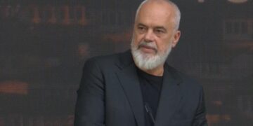 “Plazh i dhunuar në duart e injorantëve”, Rama paralajmëron ndonjë “strategjik” në Ksamil?!