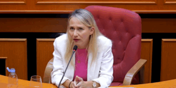 Përse dështoi ushqimi në shkolla? Ristani “ia hedh topin” ministrisë