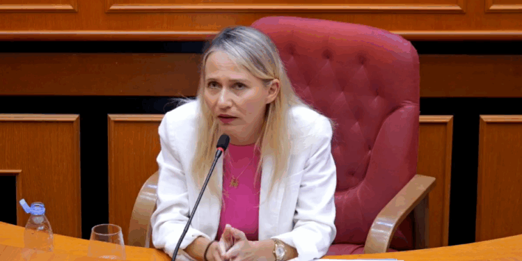 Përse dështoi ushqimi në shkolla? Ristani “ia hedh topin” ministrisë