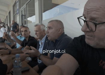 Sinan Idrizi dhe Refik Halili dhunojnë gazetarët, badigardi: Të marr peng, të fus në bagazh