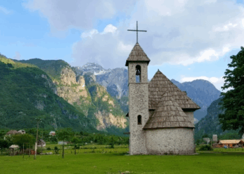 Veriu destinacion për të huajt, Thethi pret 3-4 mijë turistë në ditë