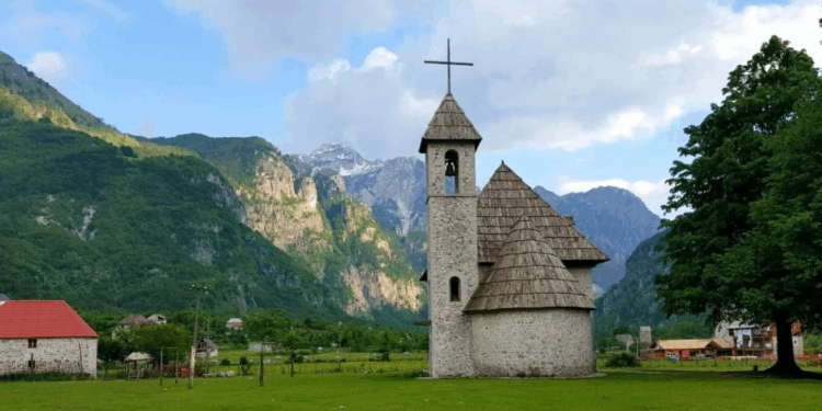 Veriu destinacion për të huajt, Thethi pret 3-4 mijë turistë në ditë