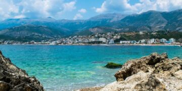 ”Traveloffpath”: Shqipëria, destinacioni turistik më në modë i Mesdheut