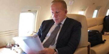 Gjykata e Tiranës bllokon Behgjet Pacollin për aksionet e aeroportit të Vlorës