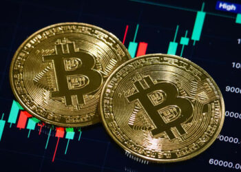 Investitorët sytë te Bitcoin, kriptomonedha i afrohet rekordit të ri