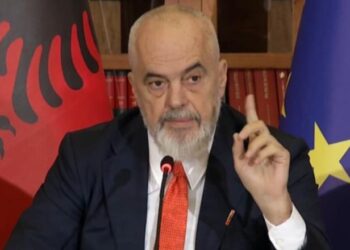 Rama: Do merret leje edhe për muret rrethuese, kanë “gllabëruar” trotuaret