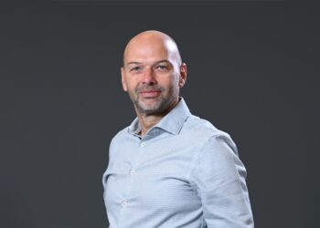 Drejt një epokë të re zhvillimi dhe inovacioni, One Albania emëron Barna Kutvolgyi CEO të ri