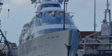 Jahti më i veçantë në botë ankorohet në portin e Durrësit