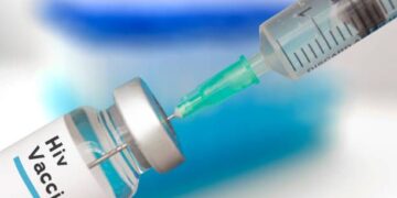 Anglia miraton përdorimin e vaksinës kundër HIV