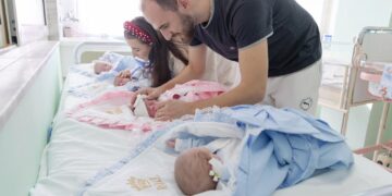 Çifti nga Tirana bëhen prindër të katërnjakëve