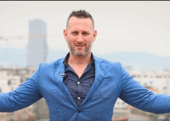 VIDEO/ “Betoni dhe korrupsioni ose njerëzit e ndershëm”, Flor Binaj thirrje qytetarëve të Tiranës