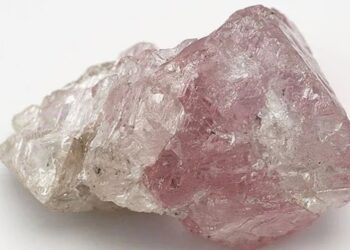 Zbulohet diamante i rrallë ngjyrë rozë, vlen miliona dollarë