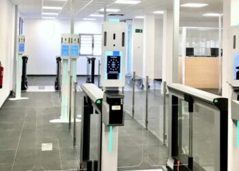 Europa digjitalizon kufijtë nga 12 tetori: Udhëtarët shqiptarë mund të hasen me vonesa në kufi