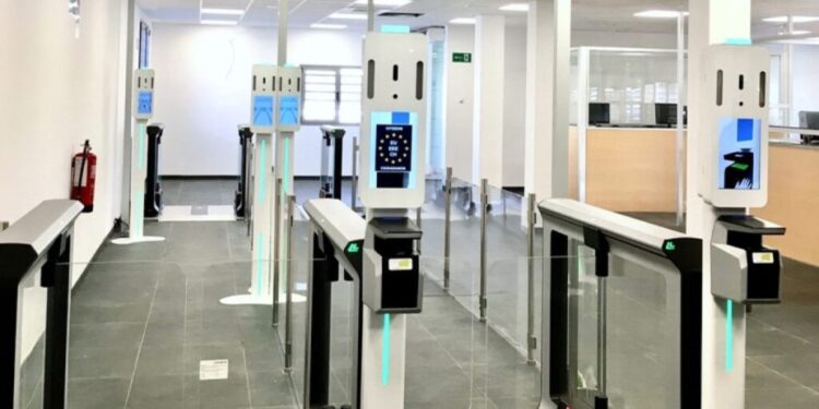 Europa digjitalizon kufijtë nga 12 tetori: Udhëtarët shqiptarë mund të hasen me vonesa në kufi