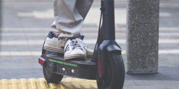 VENDIMI/ Policia NDALON lëvizjen e monopatinave elektrike në rrugë dhe trotuare