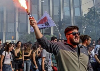 Greqia miraton ditën e punës 13-orëshe, nisin protestat