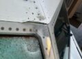 U përplas me një “mbetje hapësinore”, thyhet në fluturim xhami i avionit, lëndohet piloti
