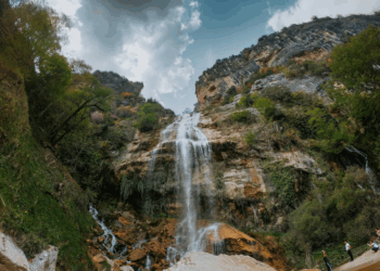 Ujëvara e Sotirës, magjia e Tomorrit që të fton në një aventurë vjeshte