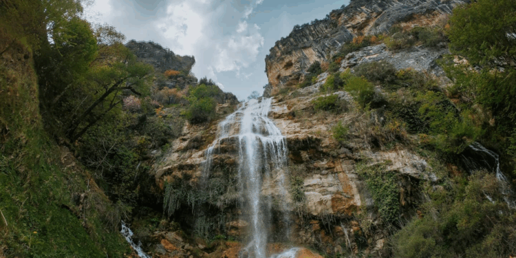Ujëvara e Sotirës, magjia e Tomorrit që të fton në një aventurë vjeshte